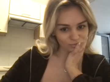 white_kitty_